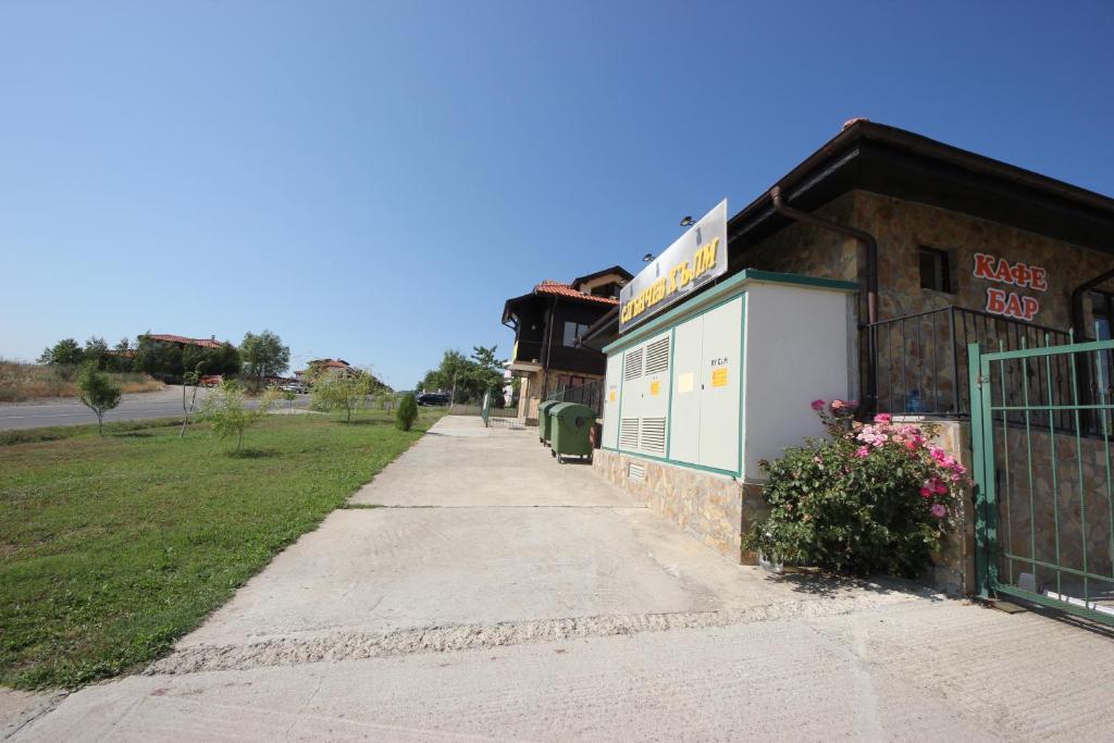 Menada Sunny Hill Villa Kosharitsa Buitenkant foto