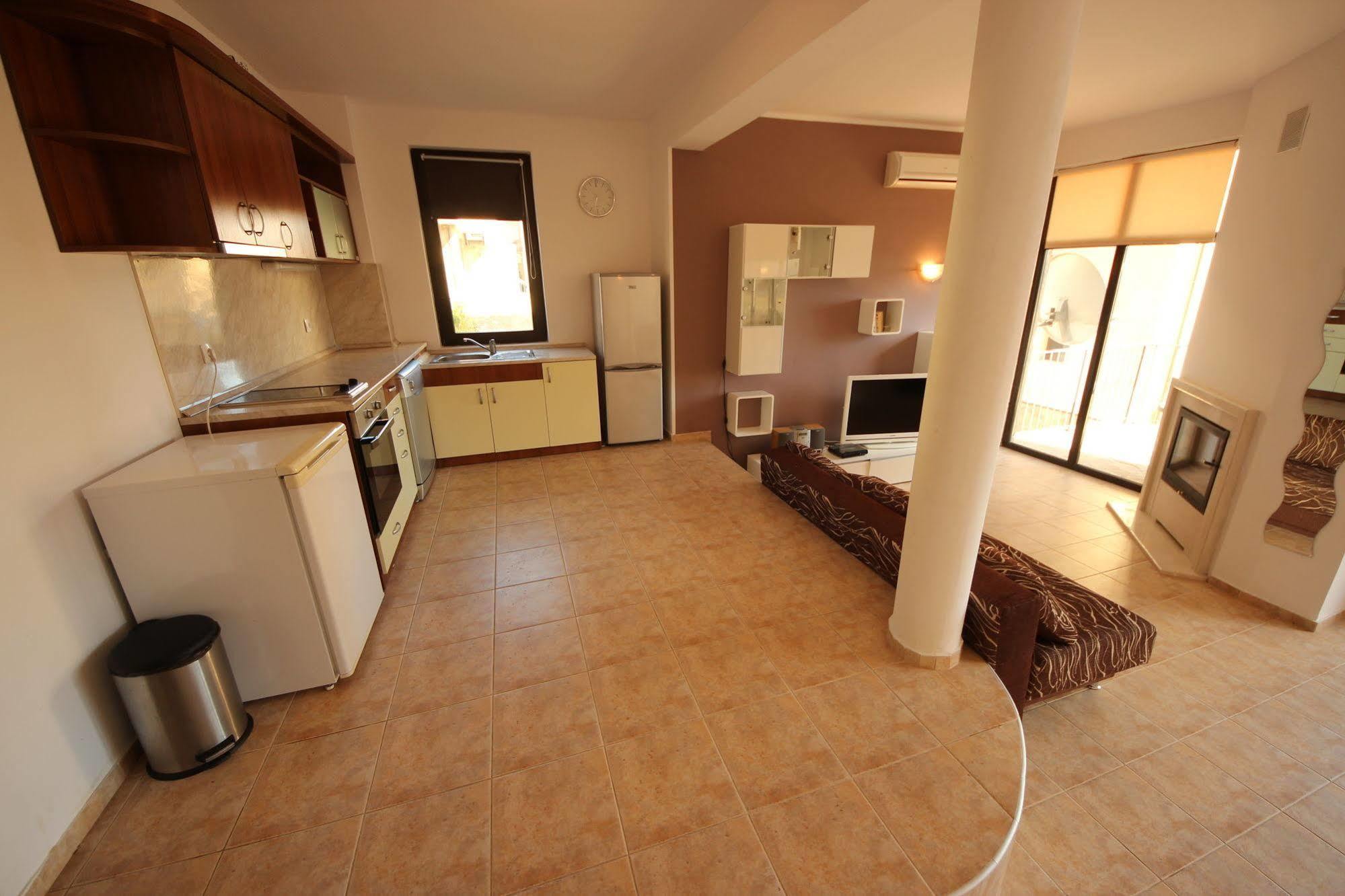 Menada Sunny Hill Villa Kosharitsa Buitenkant foto