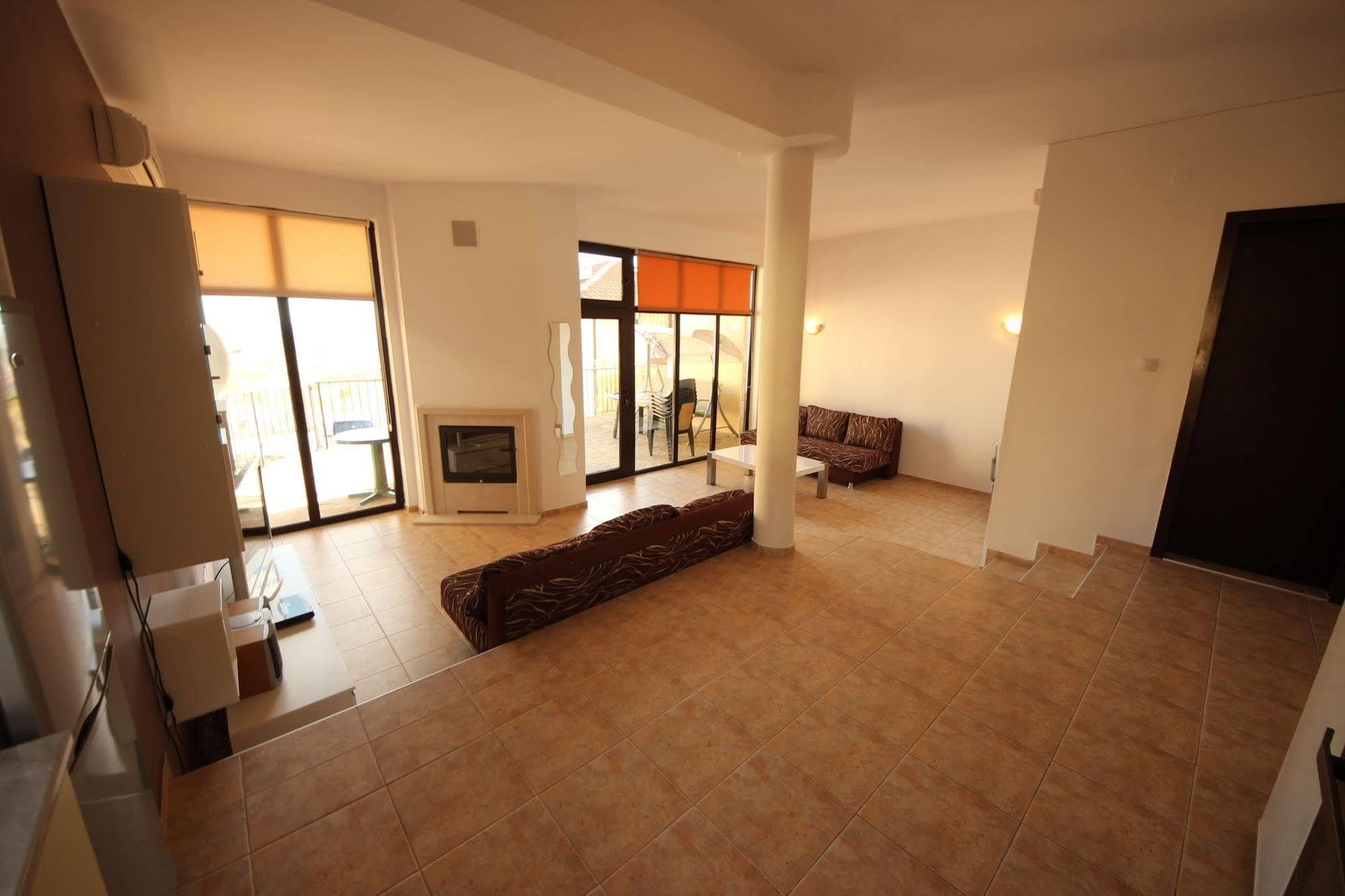 Menada Sunny Hill Villa Kosharitsa Buitenkant foto
