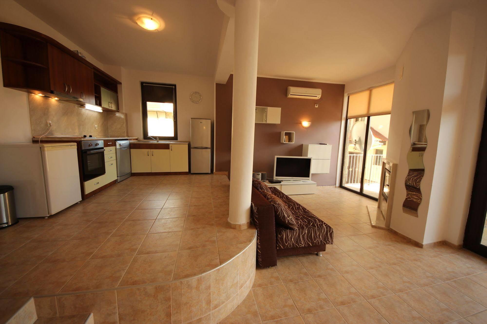 Menada Sunny Hill Villa Kosharitsa Buitenkant foto