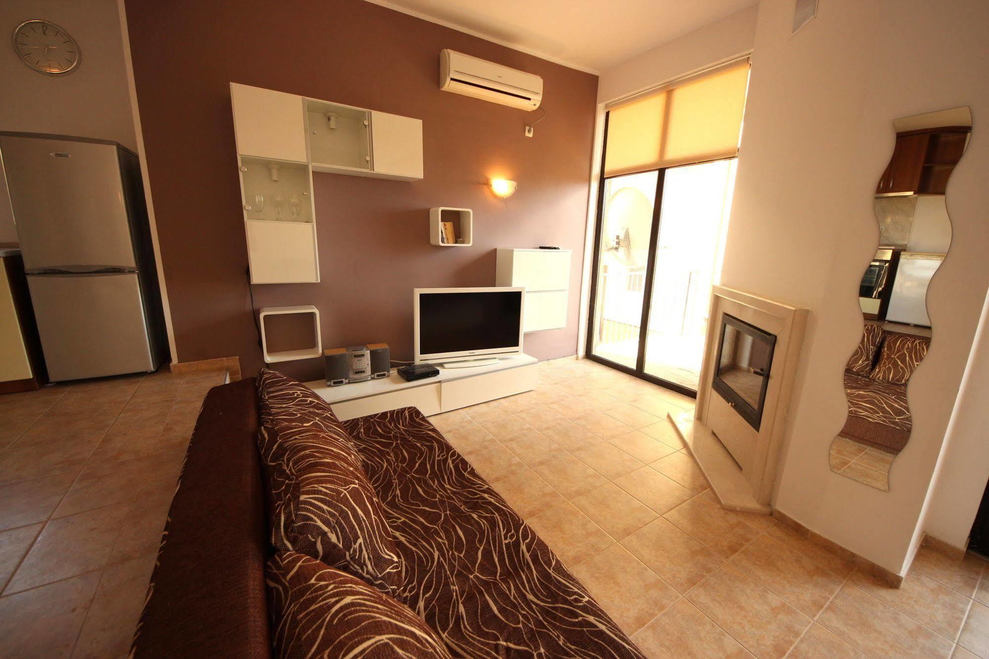 Menada Sunny Hill Villa Kosharitsa Buitenkant foto