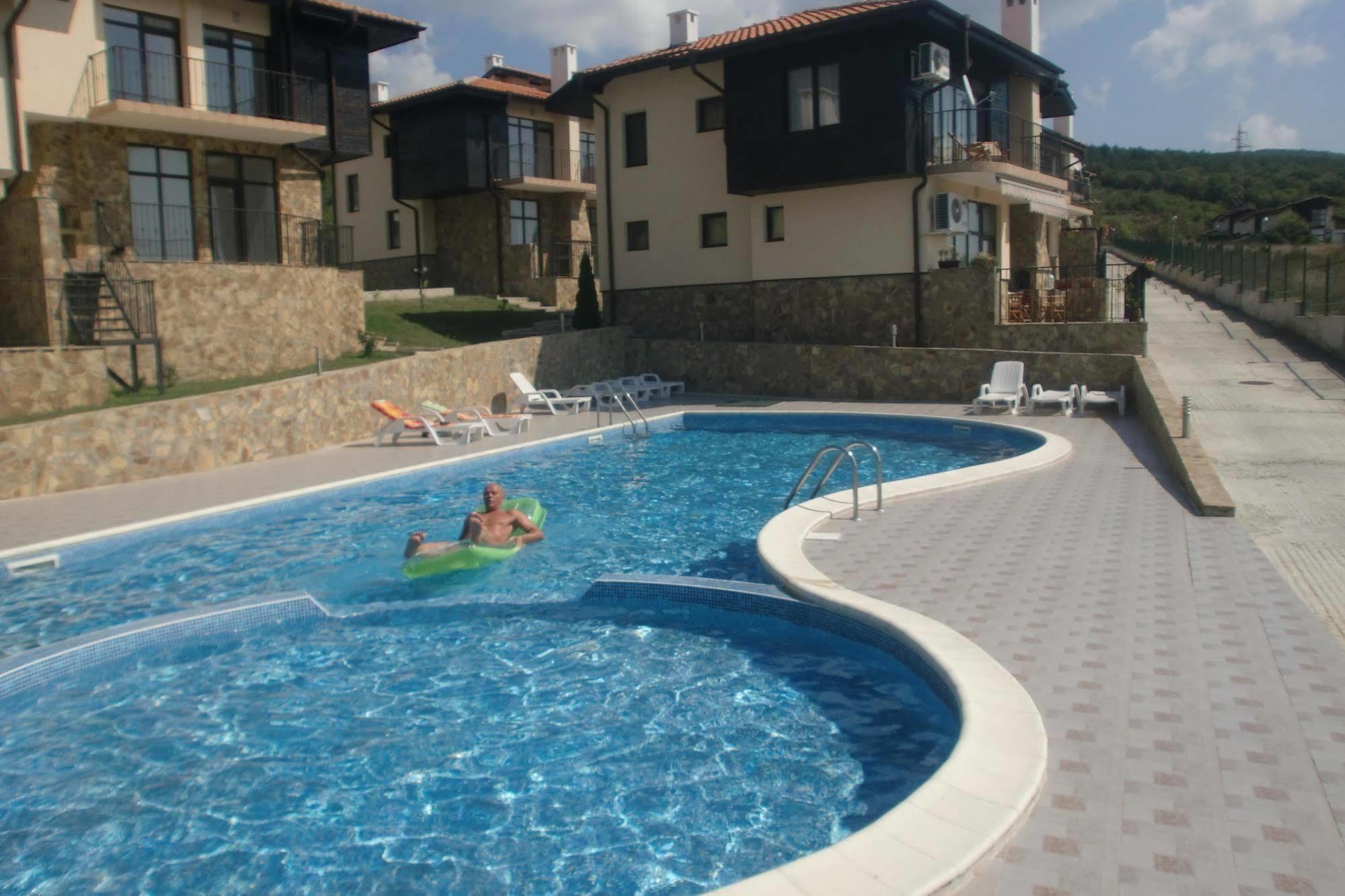 Menada Sunny Hill Villa Kosharitsa Buitenkant foto